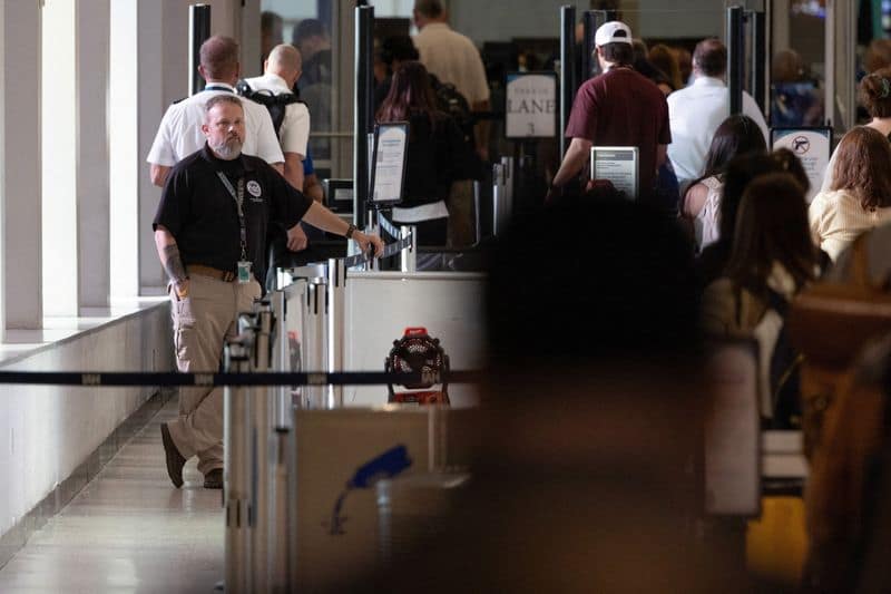 Texas Governor Seeks Federal Probe of Airport Prayer Facilities, Muslim Group Denounces Move