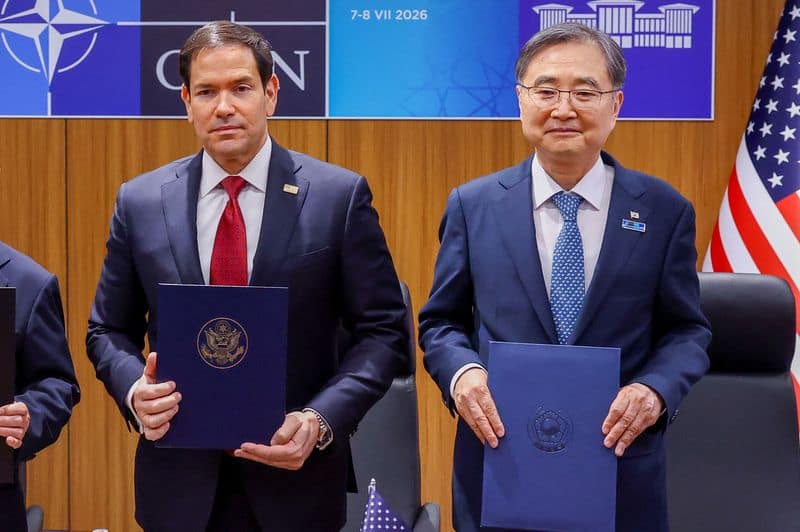 South Korea pledges to help Trump revive North Korea talks