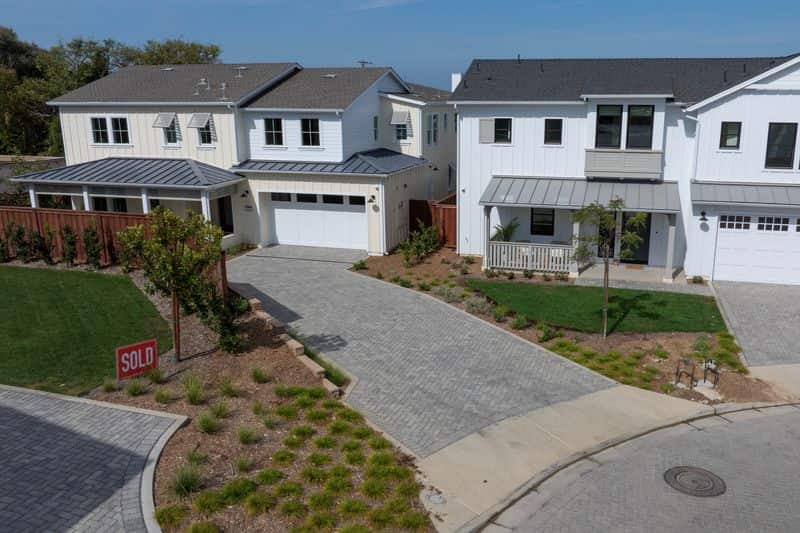 New US single-family home sales fell 10.5% in July