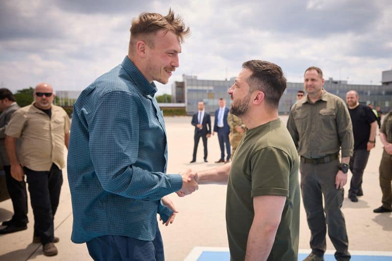 Ukraine Appoints Commanders to Bolster Eastern Defence Against Russian Advance