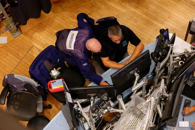Software stocks volatile due to AI uncertainty and leveraged trading