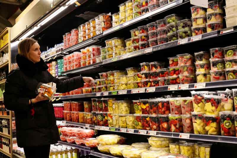 US Inflation Holds Steady, Fed Faces Rate Dilemma