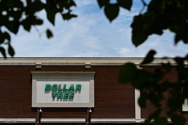 Kohl's misses quarterly sales, raises annual profit forecast