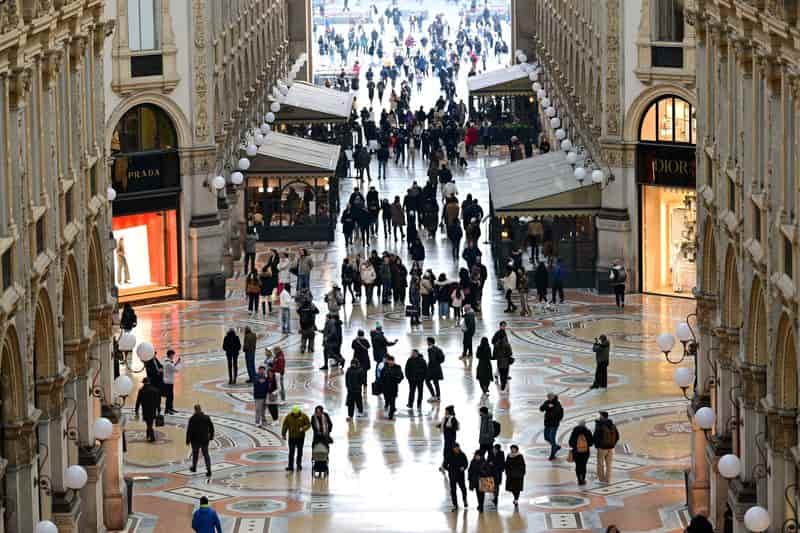 Italy business and consumer confidence rise in August