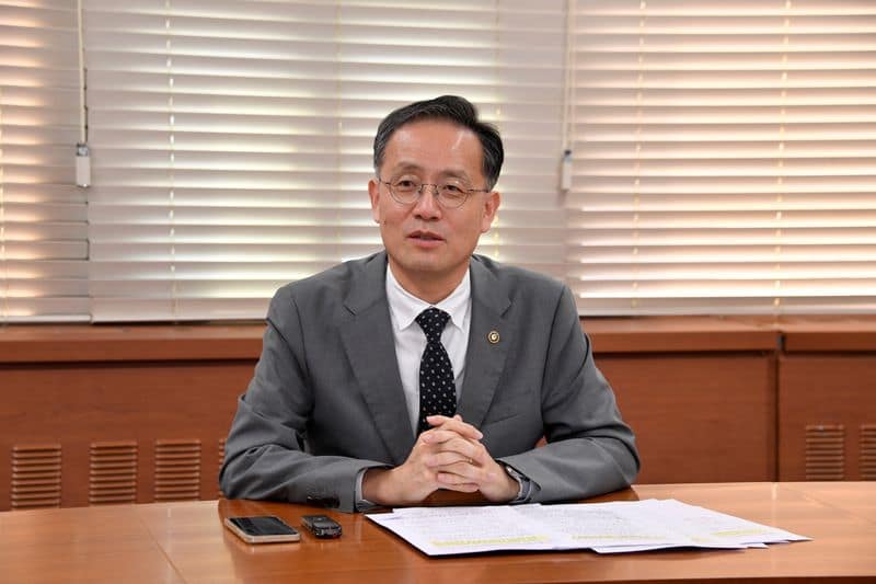 South Korea Names New Finance Minister After Koo Cancels U.S. Trip
