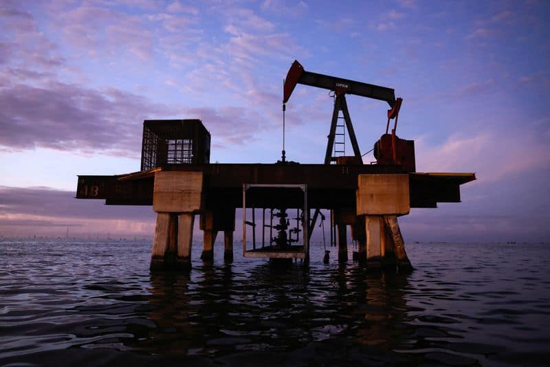 US-Venezuela Oil Deal Faces Scrutiny Over Ownership, Legality