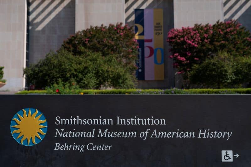 Smithsonian to use existing building for Latino museum, bypassing Congress