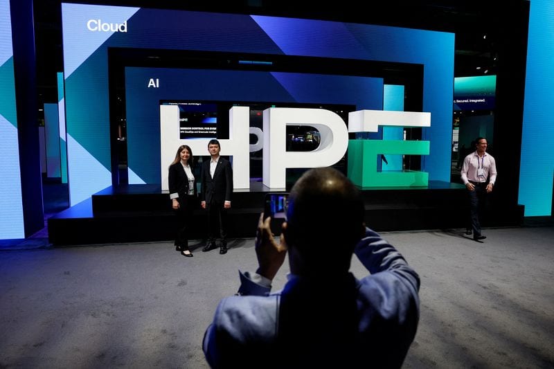HPE raises annual forecasts on strong AI and networking demand
