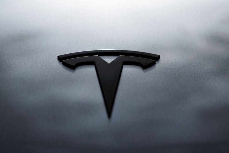 France begins tests on Tesla's self-driving tech