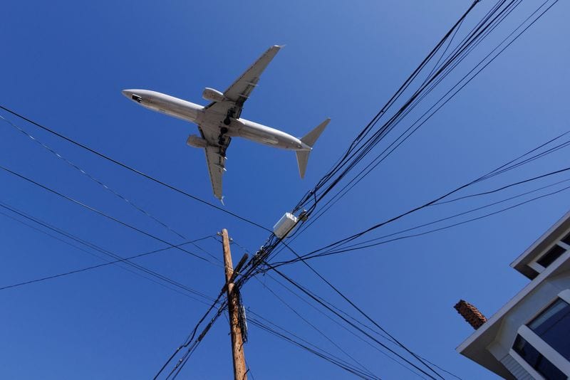 US airlines weigh safety system to prevent midair collisions ahead of legal mandate, provider says