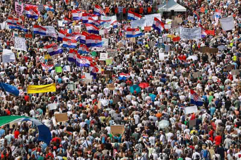Tens of thousands rally in Zagreb over Croatia waste cleanup delays
