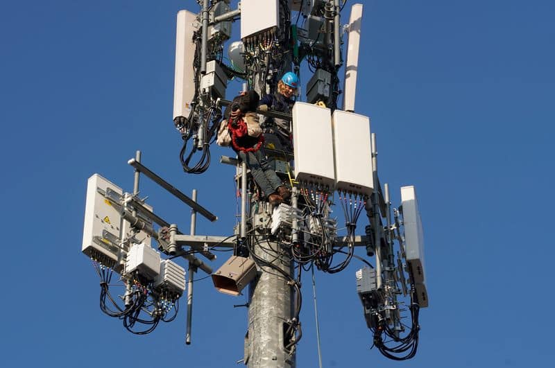 Verizon and Corning ink multi-billion dollar fiber deal to boost broadband and AI