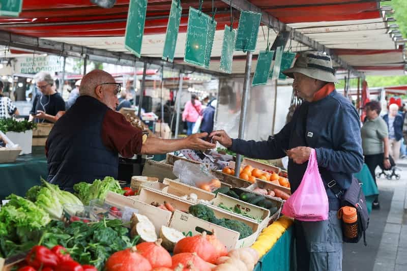 French economy set for 0.4% growth this year, says statistics office