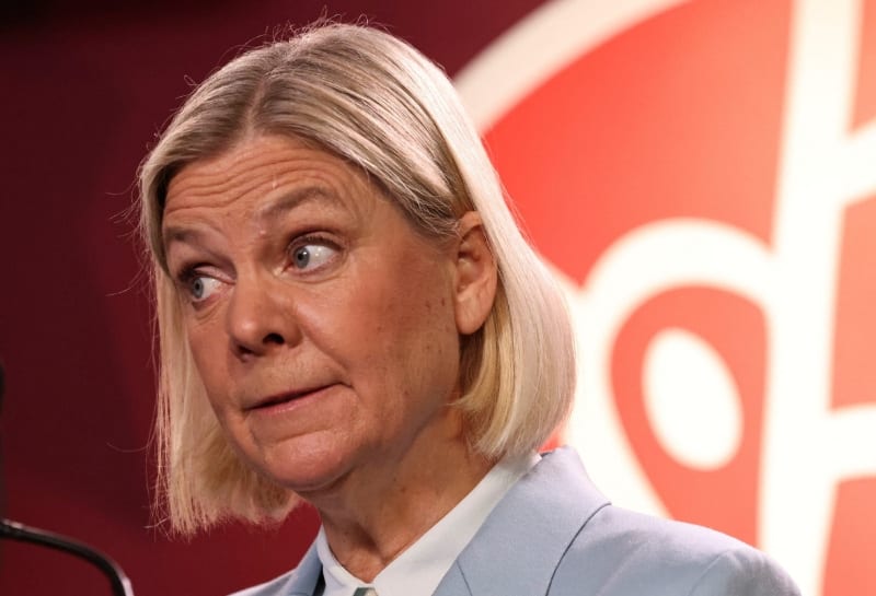 Sweden's left bloc holds narrow lead ahead of Sunday election