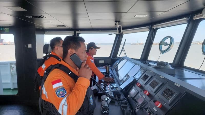 Indonesian ferry capsizes in Java Sea, 6 dead and 129 missing