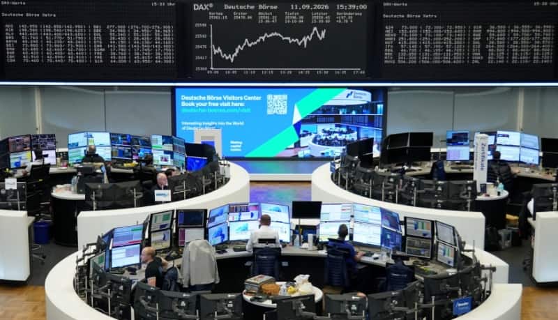 European shares muted as tech slides on AI development fears, oil surge