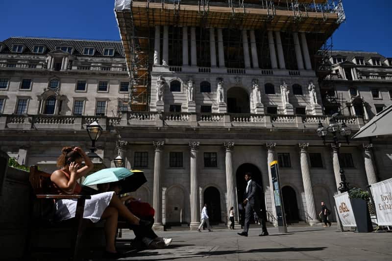 Bank of England set to hold rates steady, slow QT