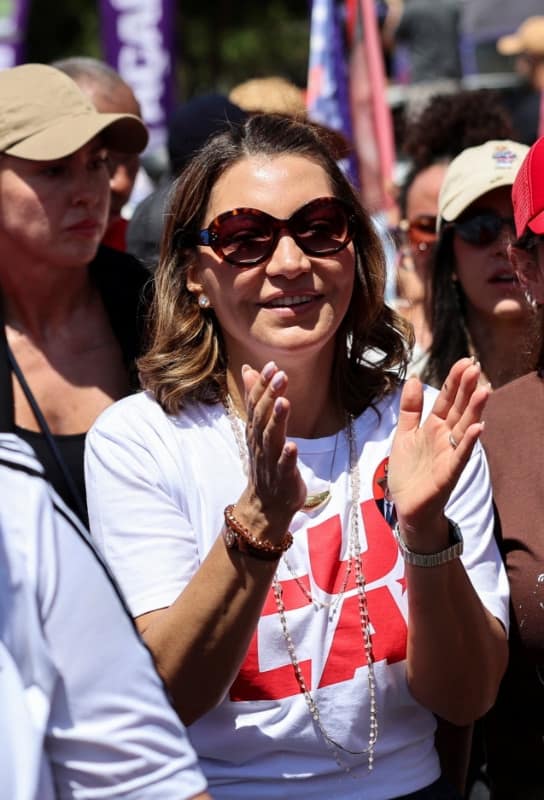 Lula regains narrow lead over Bolsonaro in Brazil presidential poll
