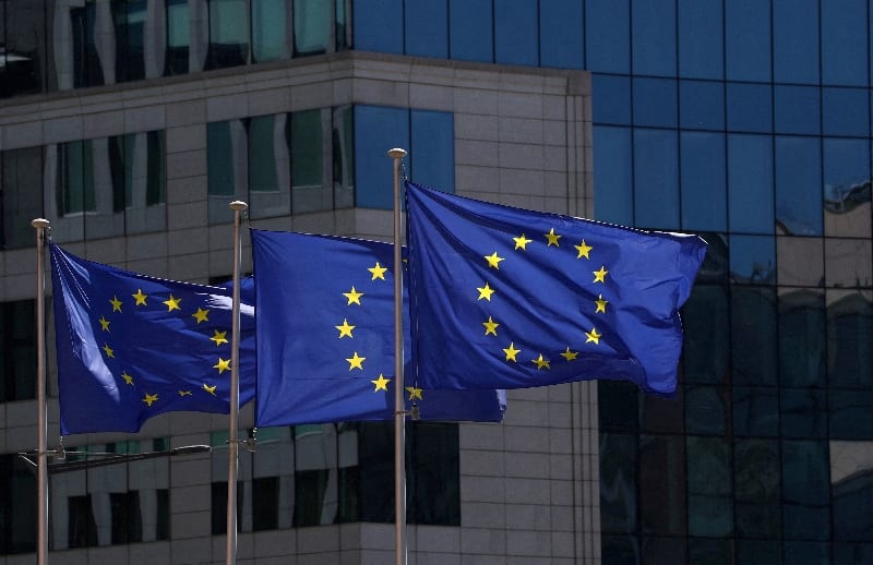 EU truckmakers seek 3-year delay to 2030 CO2 targets