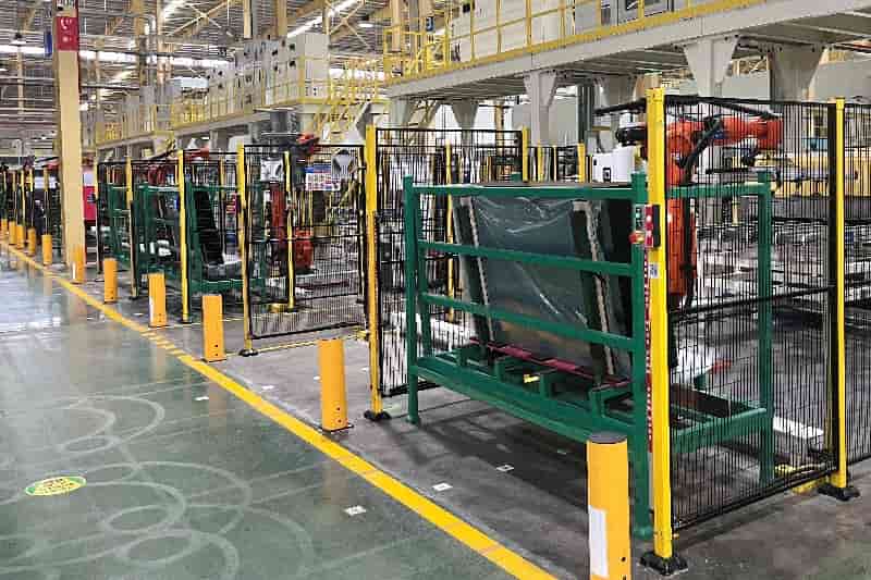 China industrial output quickens in August, retail sales slow