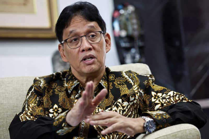 Indonesia president sacks finance minister after internal dispute