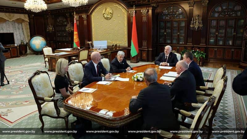Belarus frees prisoners after US envoy visit