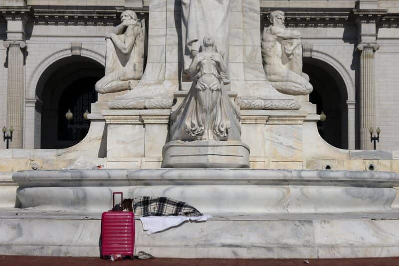 US appeals court allows Trump administration to overhaul homelessness program