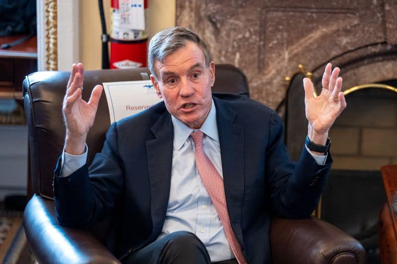US Senator Warner urges swift AI safety legislation by year-end