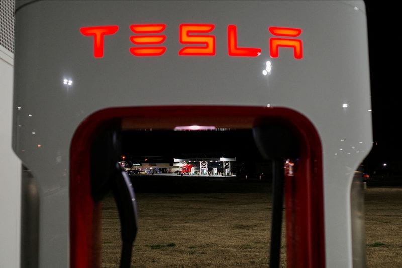 Tesla to operate public Megacharging sites at Forum Mobility's California depots