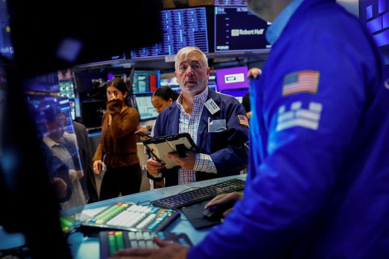 Seoul stocks rise 1.65% led by chipmakers; oil prices, Mideast tensions weigh