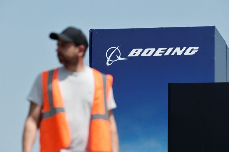 Boeing, Gogo test satellite-linked military drone to challenge Starlink