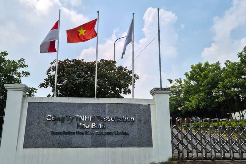 Firms linked to sanctioned Chinese cotton giant Esquel sell clothes to U.S.