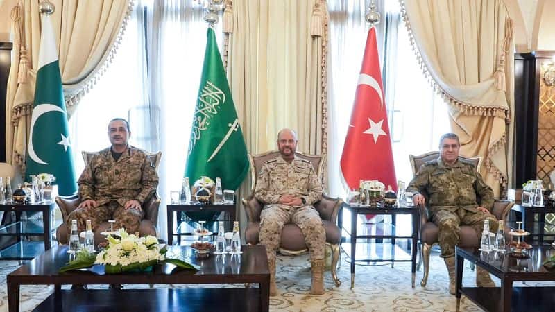 Pakistan, Saudi, Turkish chiefs discuss closer military ties