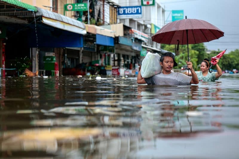 Thailand declares two-day civil service holiday amid floods