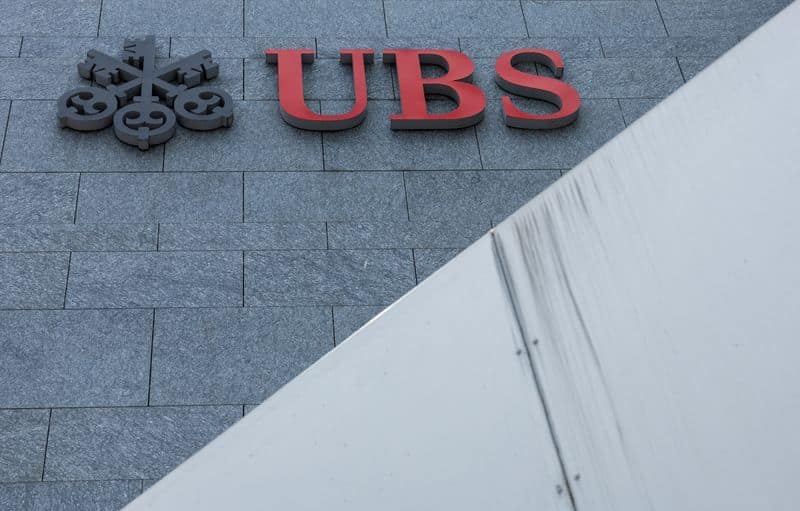 Foreign banks signal interest in UBS merger, Swiss paper says