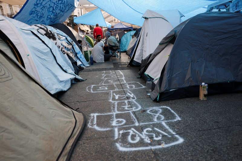 Spanish protesters demand swift approval of housing measures