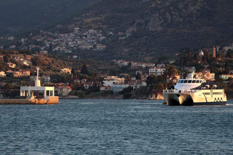 Greece proposes suspending asylum requests in emergencies