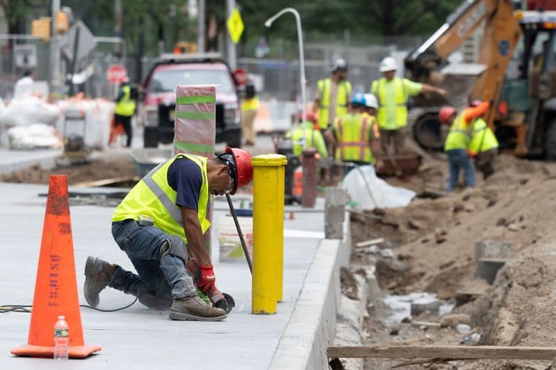 US construction spending unexpectedly rises in August