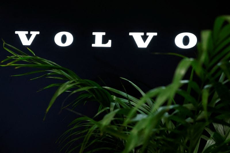 Volvo Cars warns of weaker sales, cash flow
