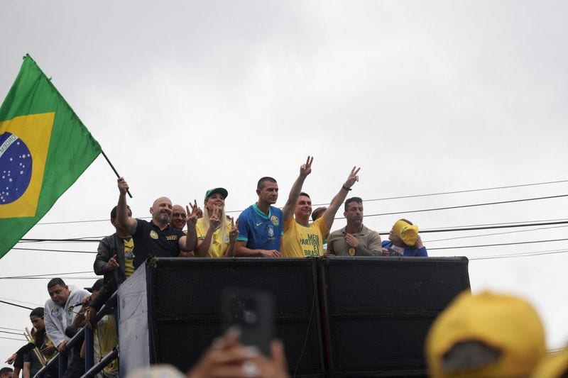 Brazil election tightens as Lula, Bolsonaro wrap campaigns