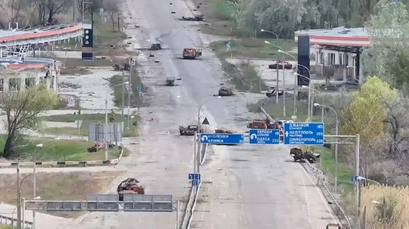 Ukraine residents risk 'road of death' for food amid Russian occupation
