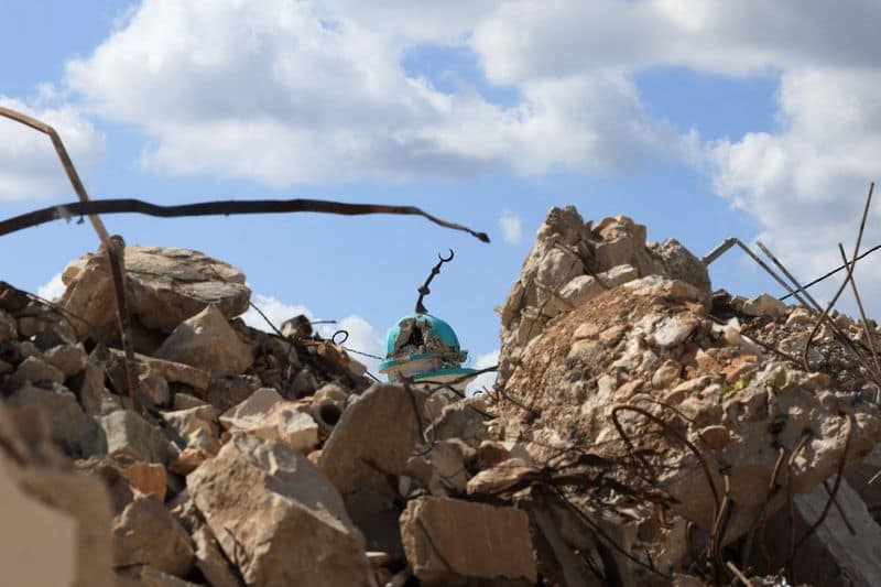 Lebanon residents live near Israeli troops despite pilot zone withdrawal