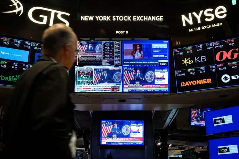 US stock futures slide on rising oil, yields