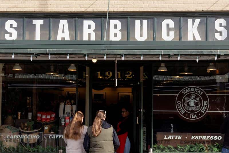 Starbucks explored Chipotle takeover, FT reports