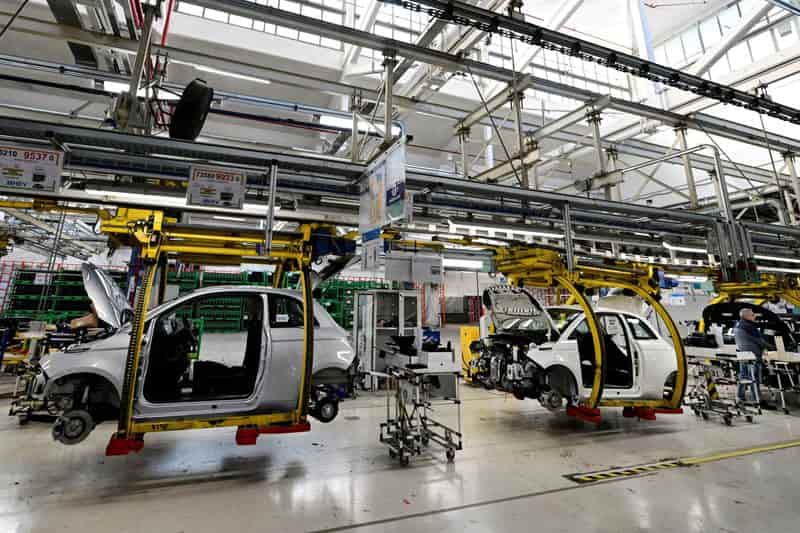 Italy industrial output unexpectedly falls 1.3% in August