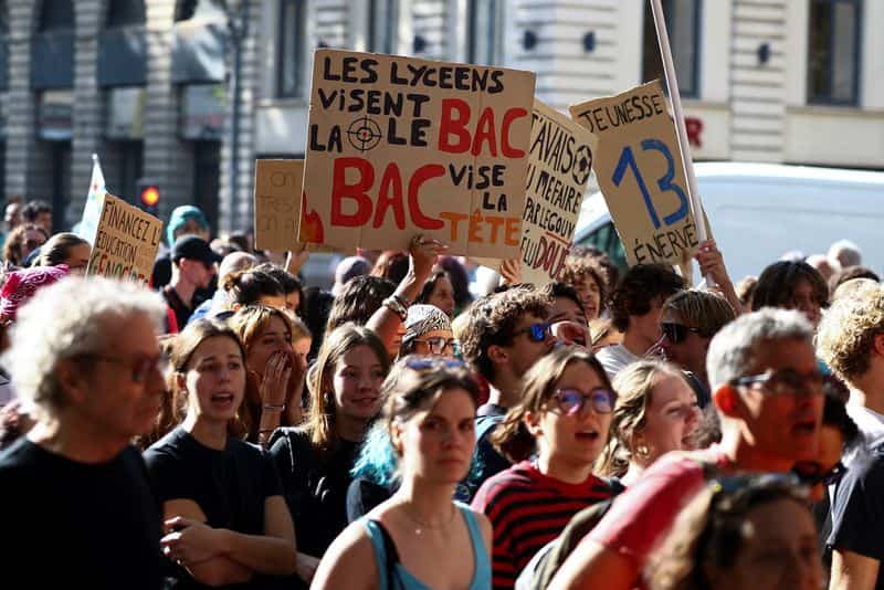 French police face scrutiny over student protest injuries