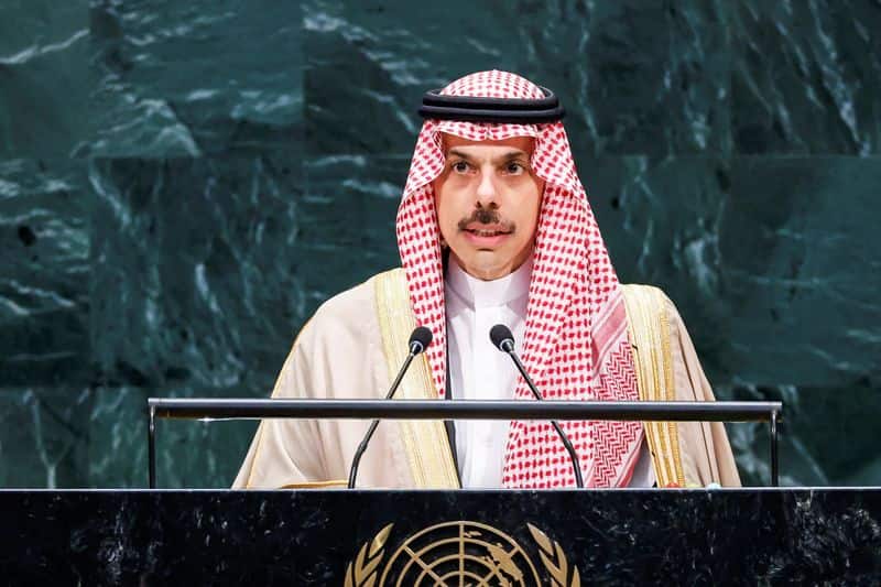 Saudi, Iran foreign ministers discuss regional de-escalation