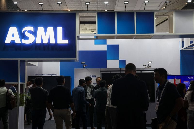 ASML forecasts Q4 sales above expectations on AI chip demand
