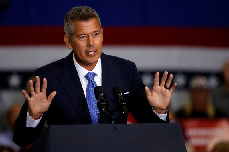US Transportation Secretary meets Boeing, GE CEOs on aircraft certification reform
