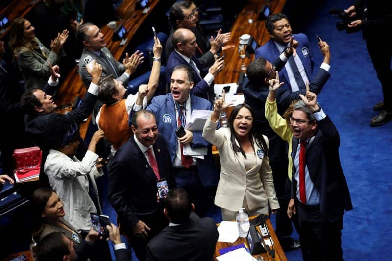 Brazil Senate Approves Shorter Workweek in Win for Lula